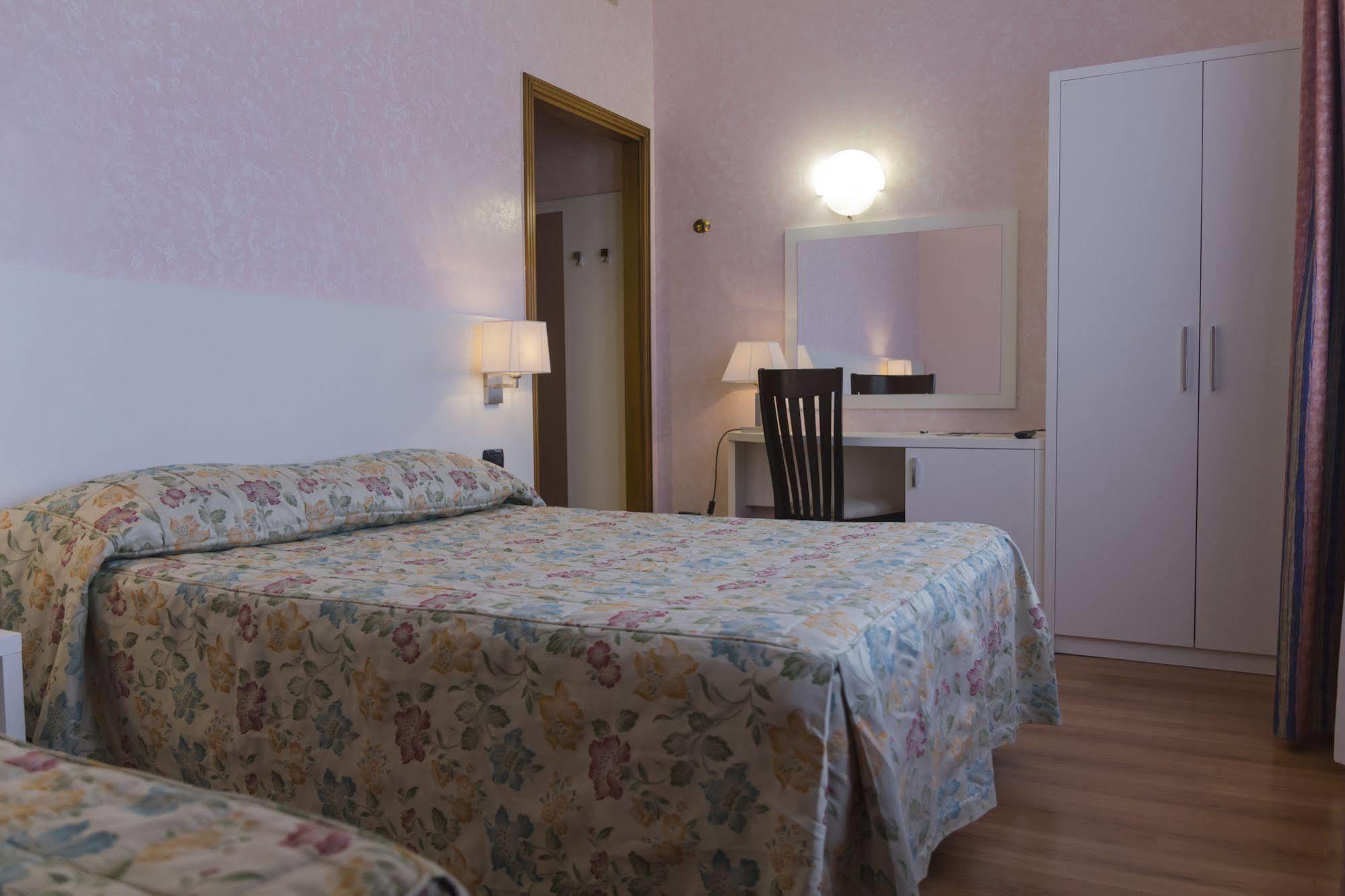 Hotel Pico Mirandola Exteriör bild